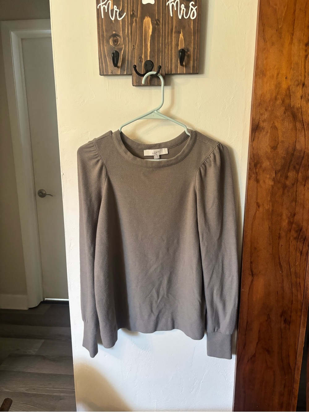 LOFT Puff-Sleeve blouse Top in Taupe